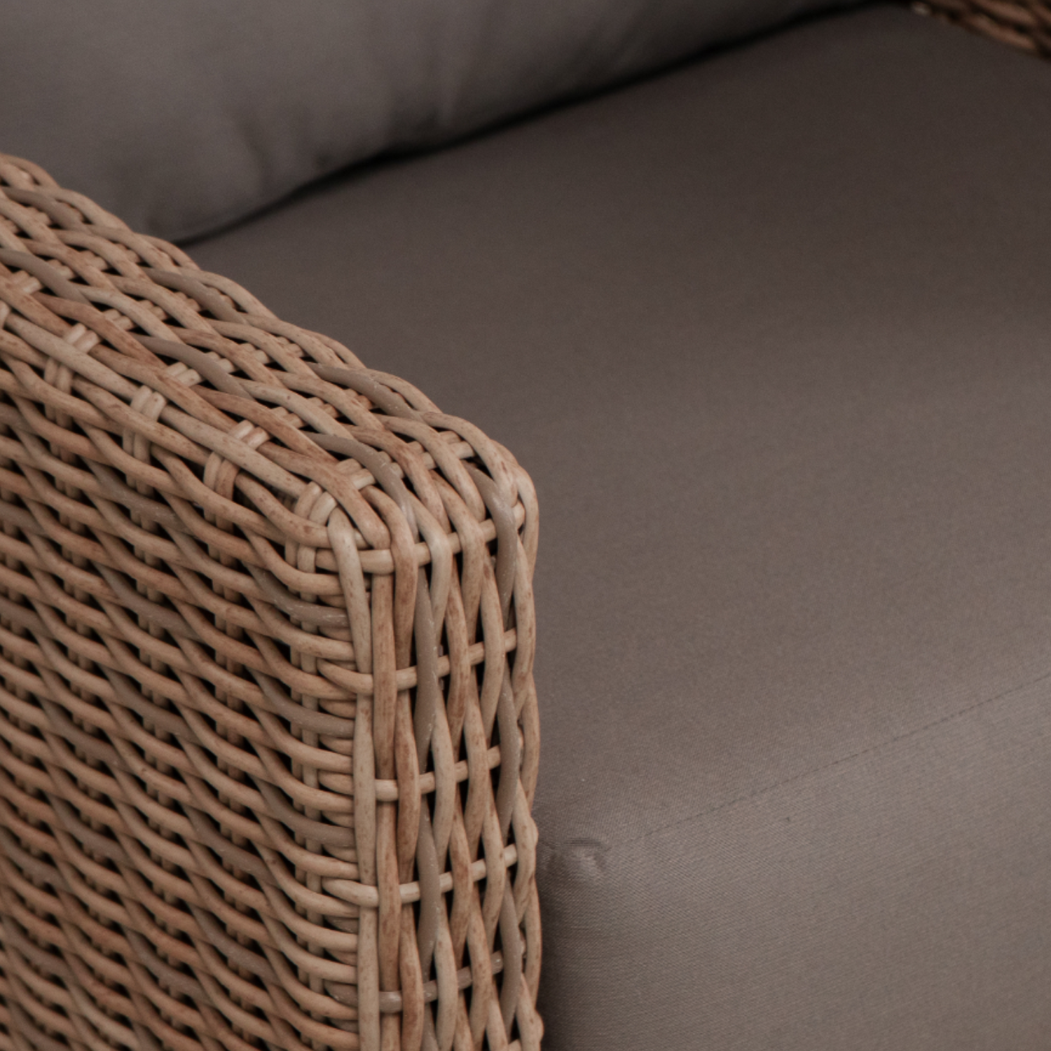 Harbour Swivel Lounge Chair