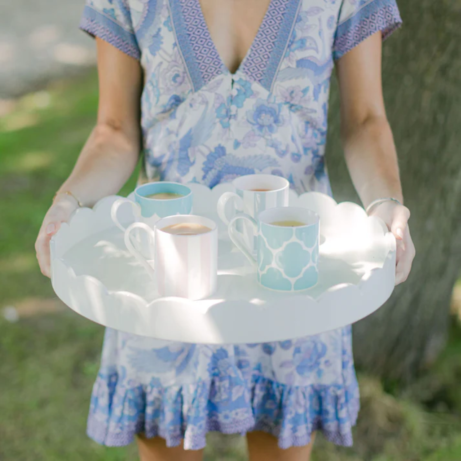 Lacquer White Round Scalloped Tray