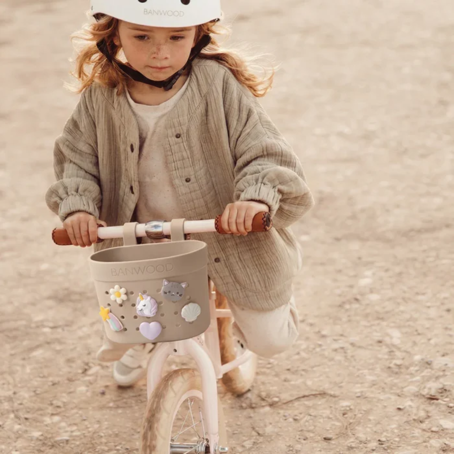 Kids Pin & Ride Basket Sand