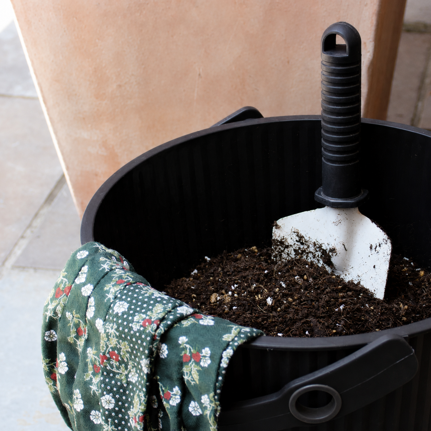 Hachiman Garden Storage Bucket w/ Lid - Black