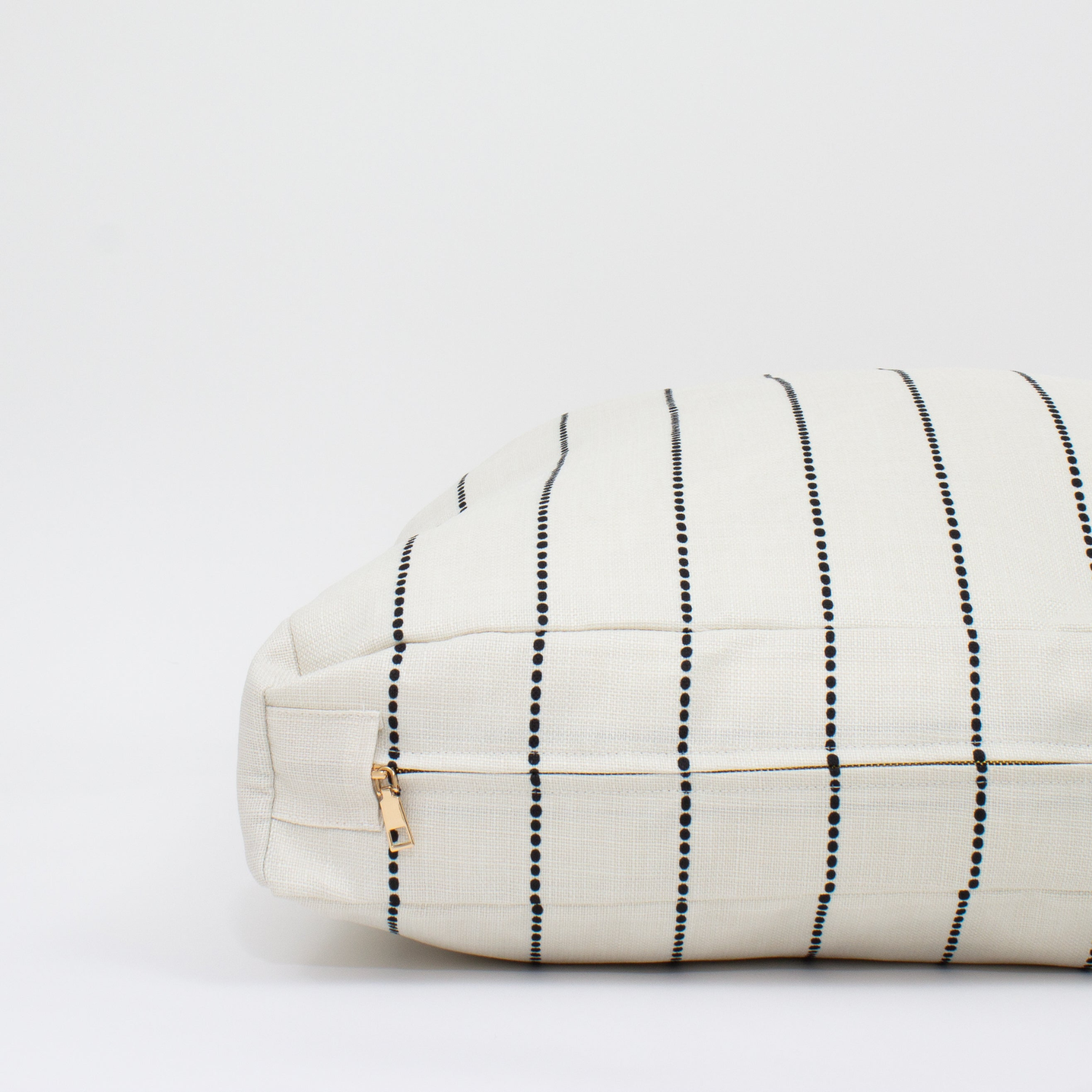 Ivory/Black Stripe Dog Bed