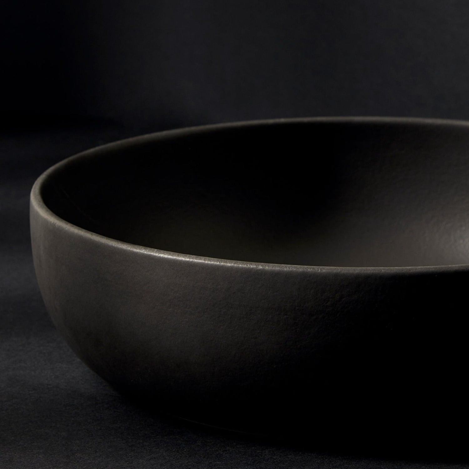 Stoneware 60oz Shallow Serving Bowl- Matte/Shiny Black