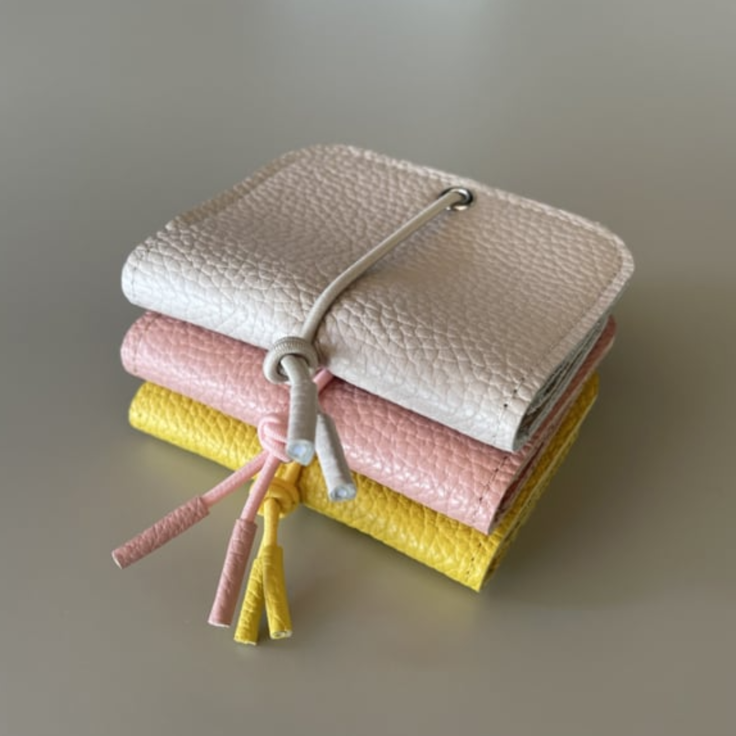 Knot Mini Leather Wallet - Shell