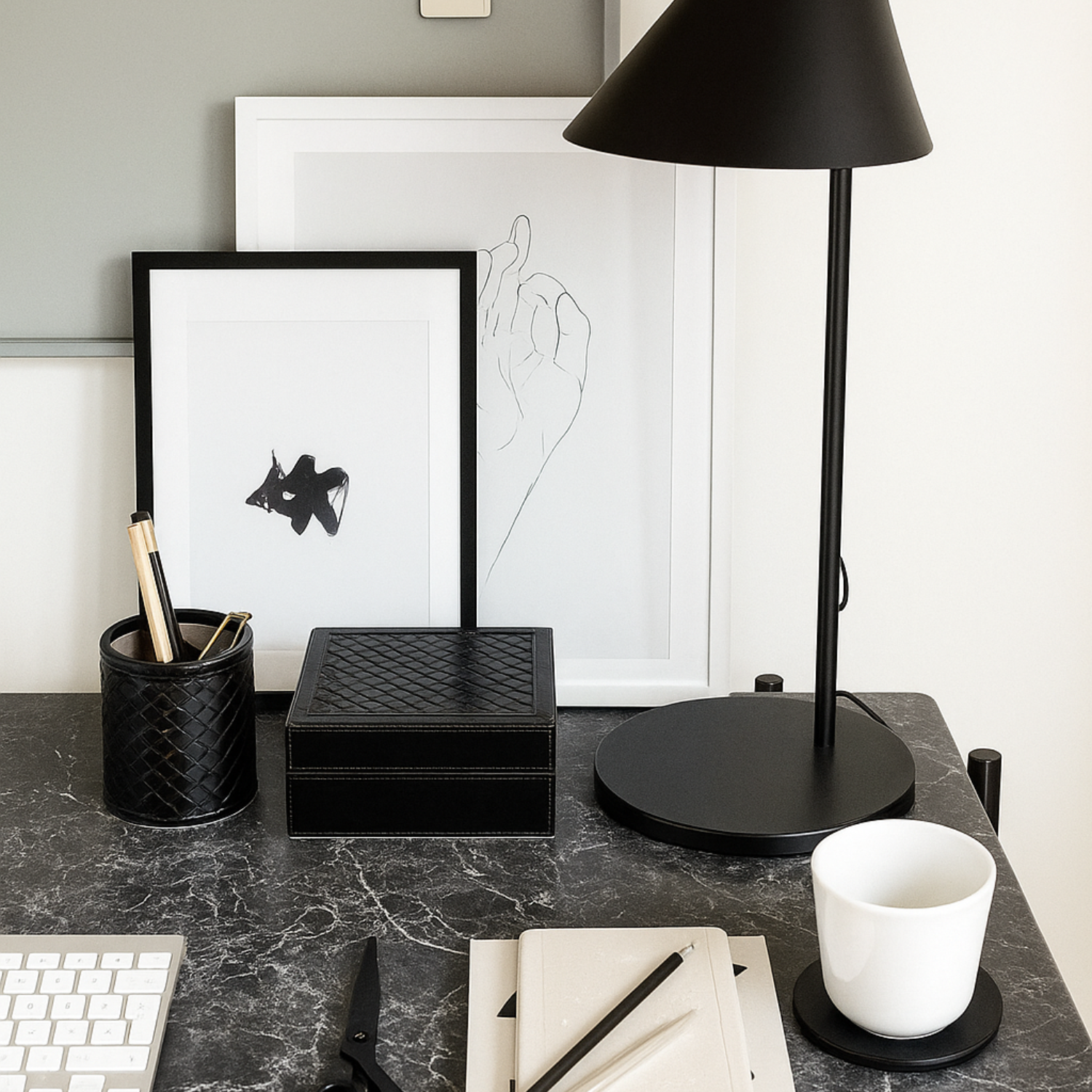 Black Leather Pen Holder