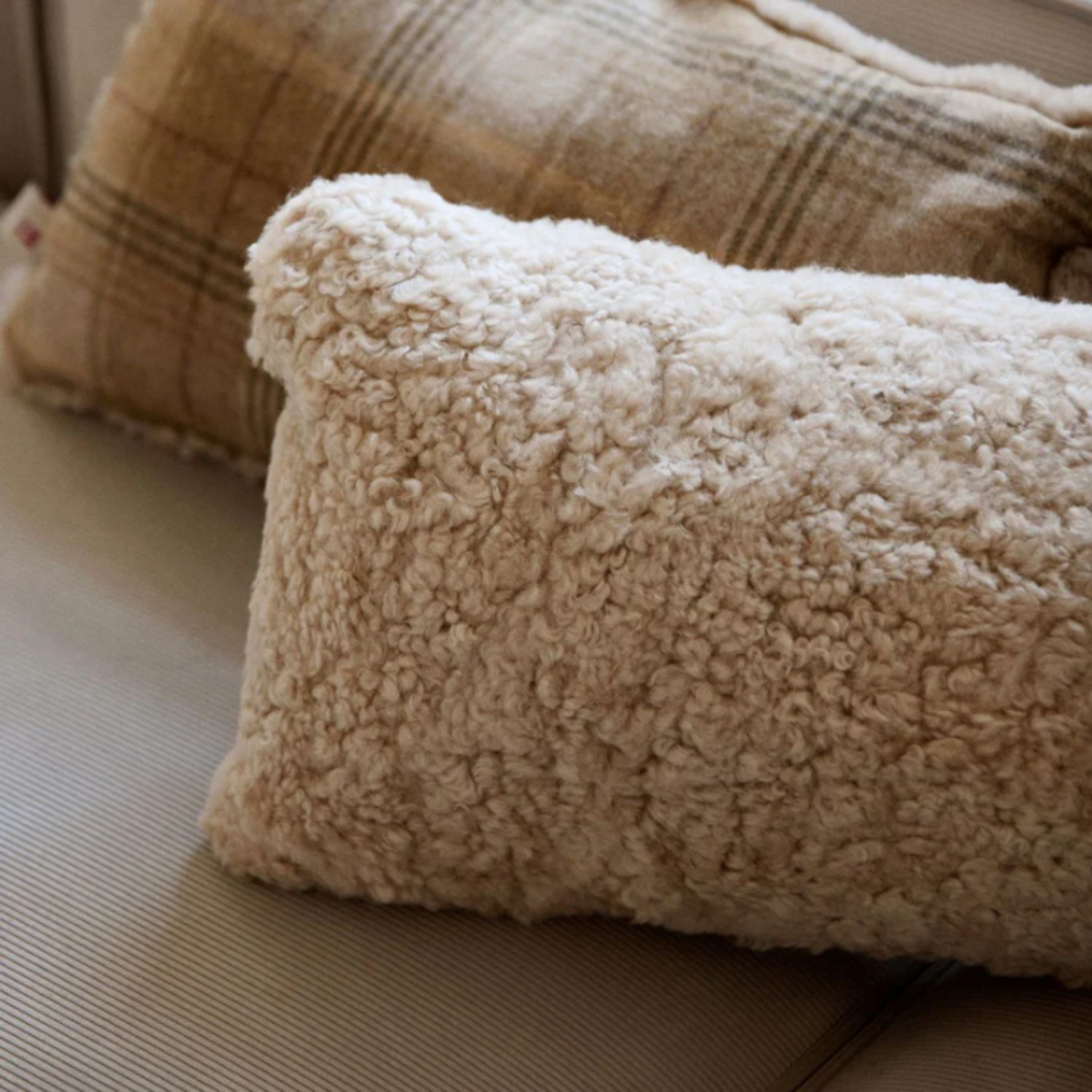 Astrid Sheepskin Kidney Pillow - Pearl
