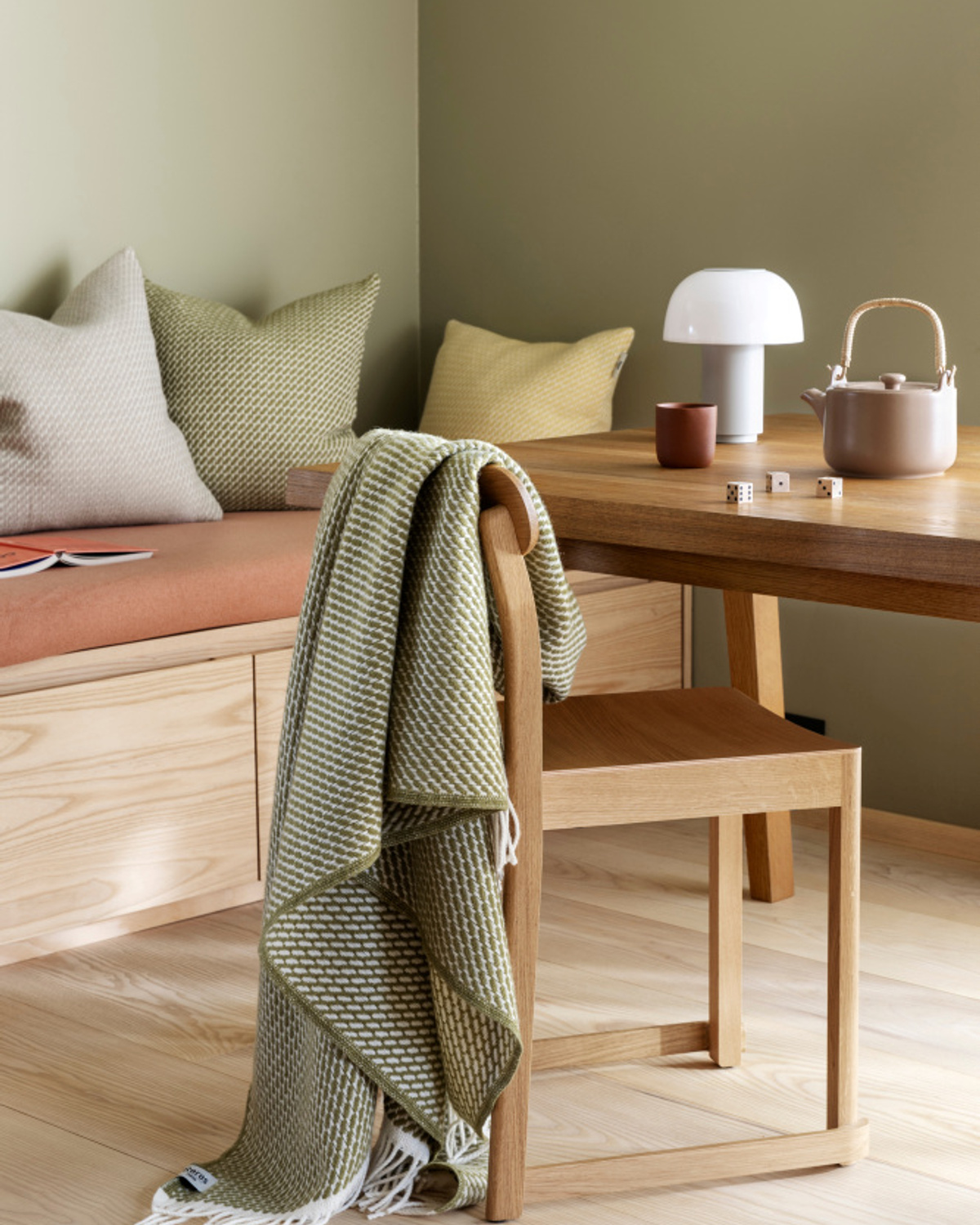 Norwegian Wool Mellow Throw Blanket - Leaf Green