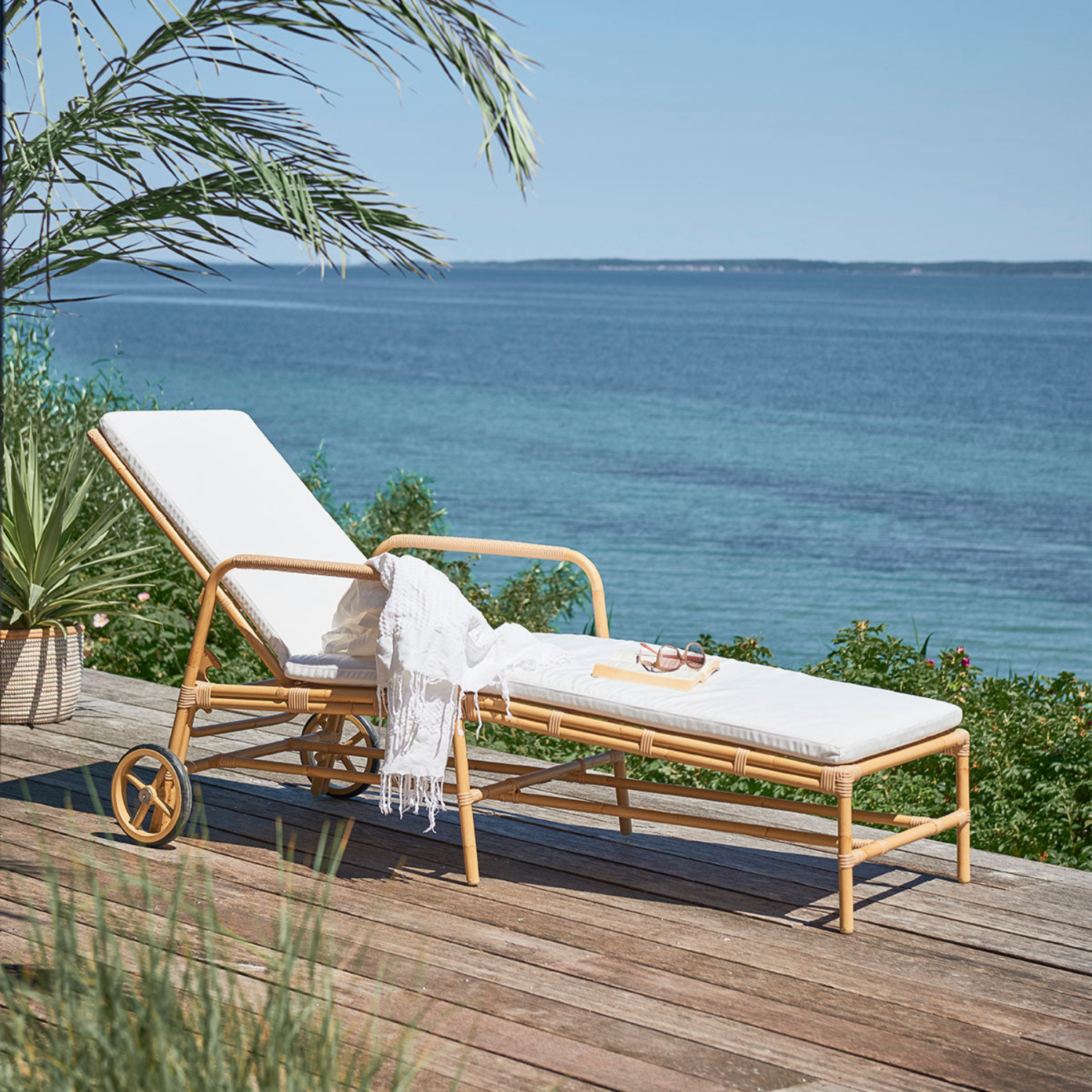Venice Sun Lounger w/ Cushion