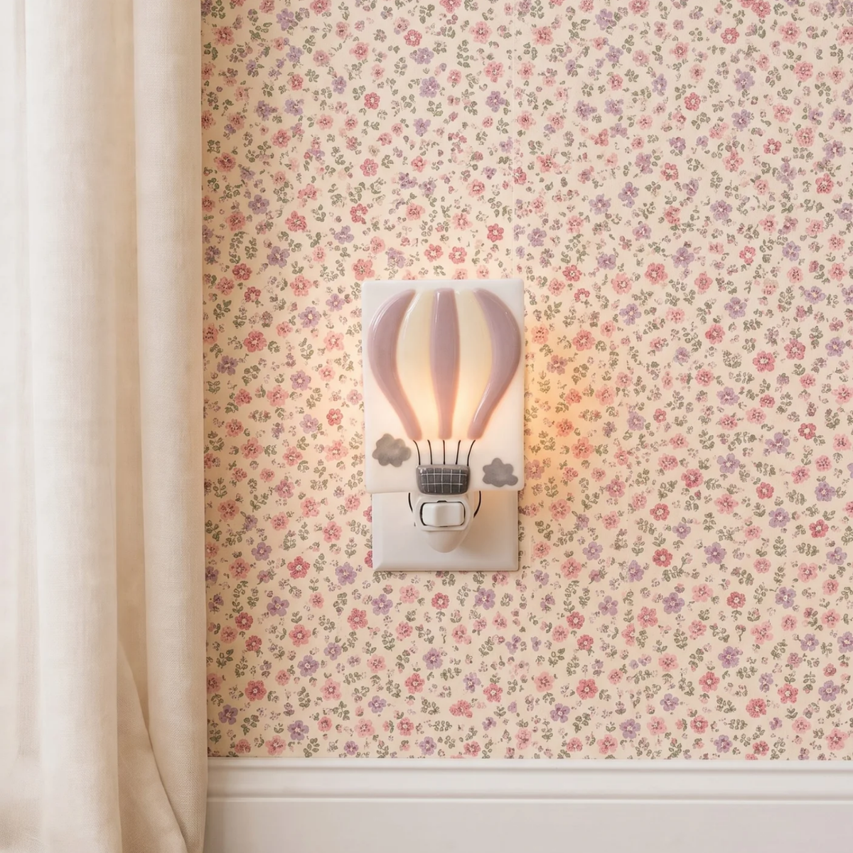 Dreamland Balloon Good Night Light