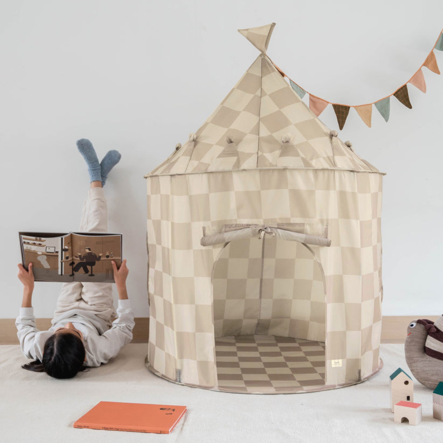 Kids Cozy Castle Tent - Checkered Beige