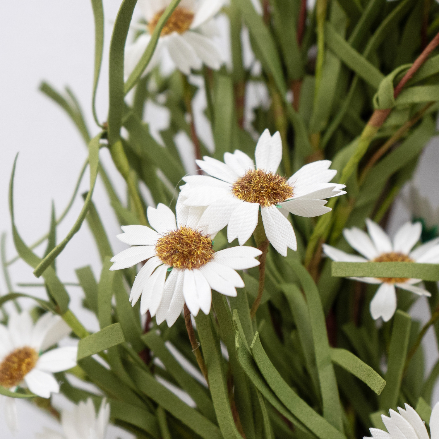 Artificial Rustic White Daisy 18" Wreath