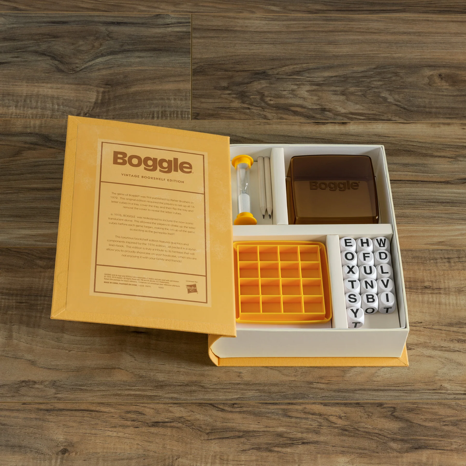 Boggle Vintage Bookshelf  Board Game
