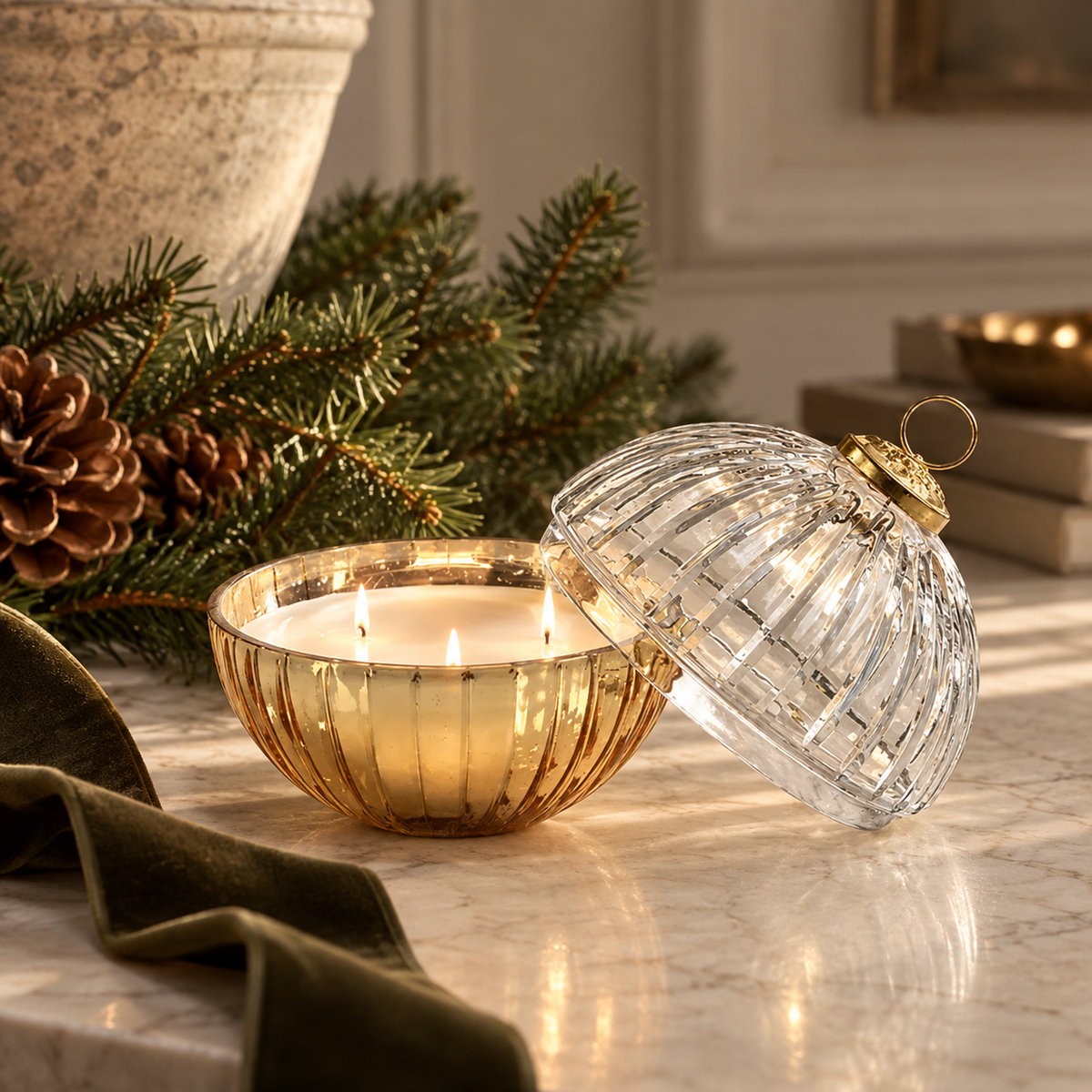 Clear Gold Ornament Candle 8.5oz