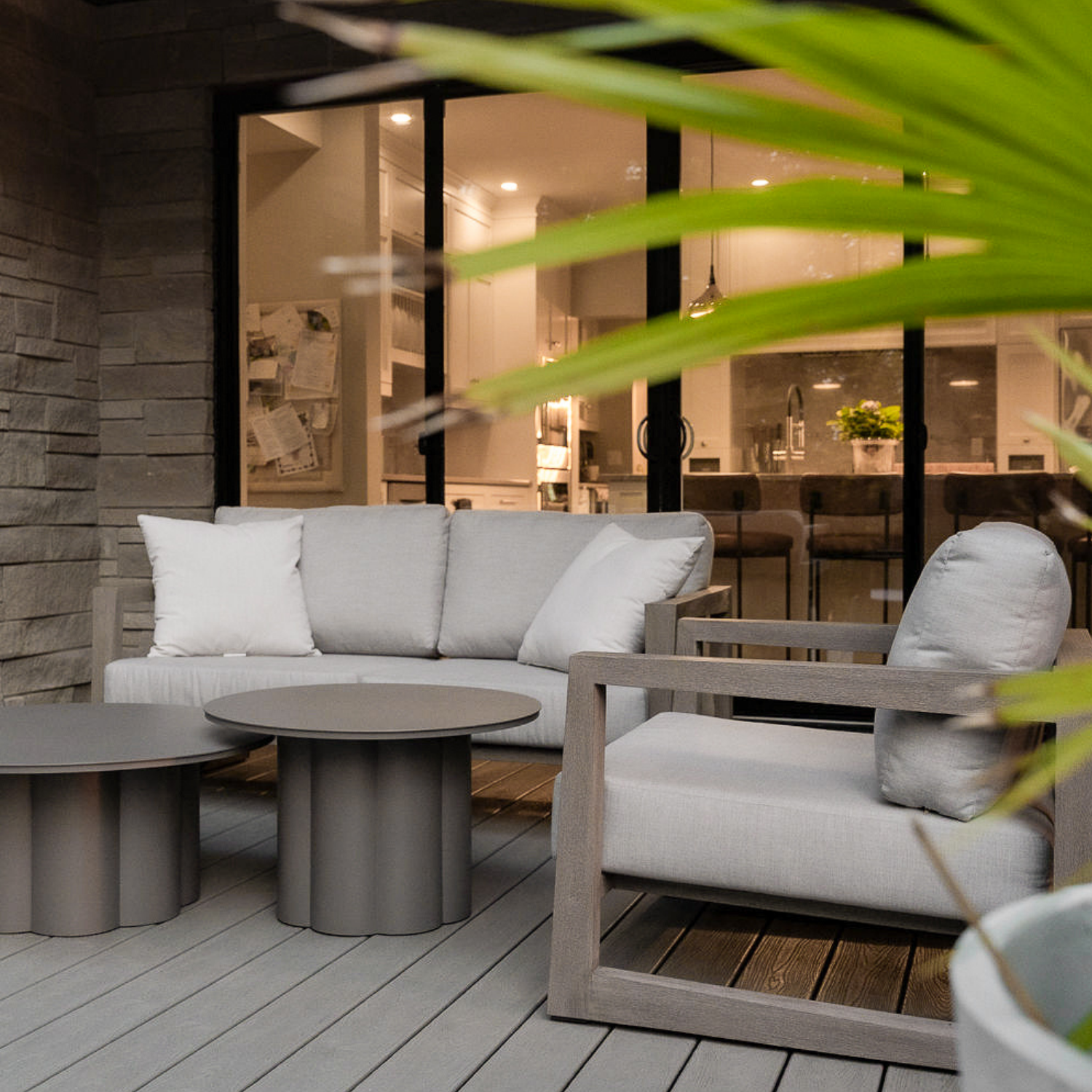 Nova Loveseat