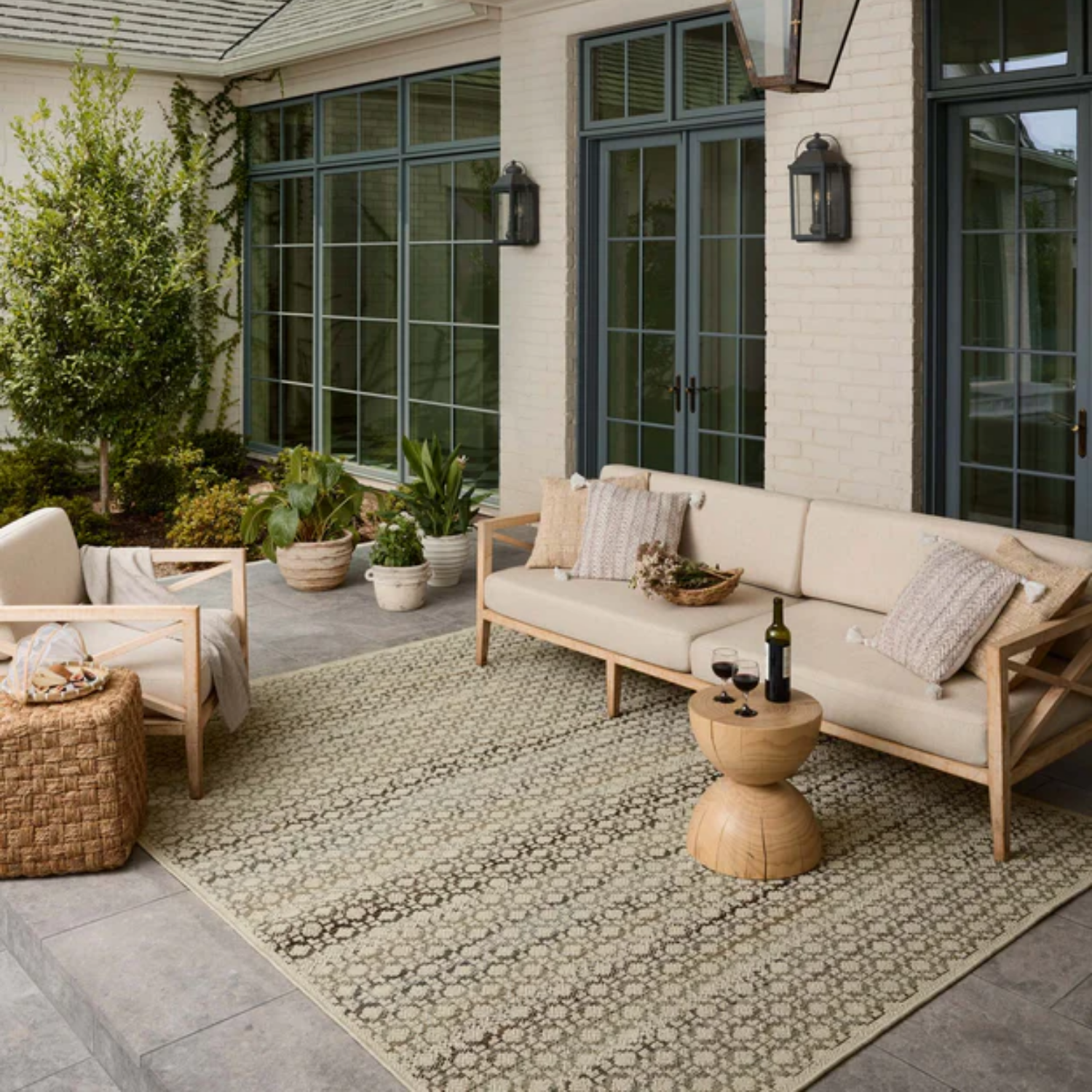 Loloi Saylor Ivory/Multi Outdoor Rug